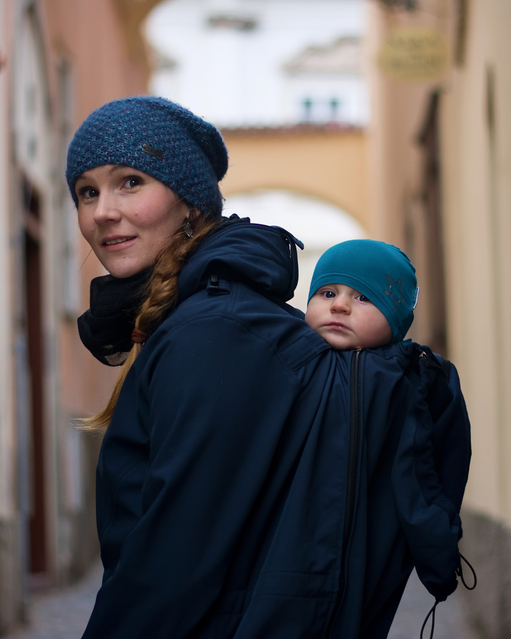 Softshellová bunda na nosenie detí + TĚHOTENSKÁ VSADKA, tmavo modrá