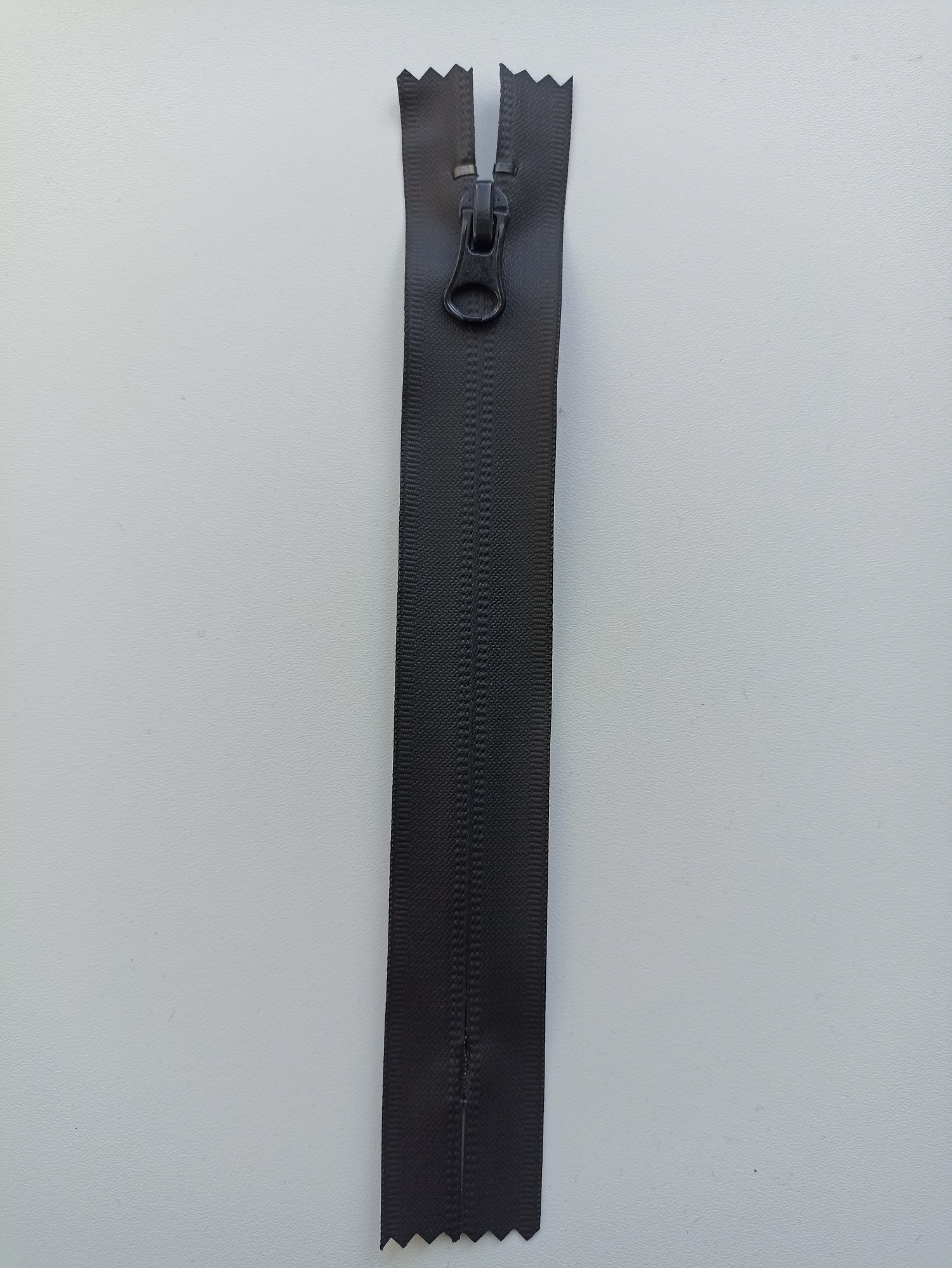 Kapsový zip 18cm spirálový 6mm, voděodolný