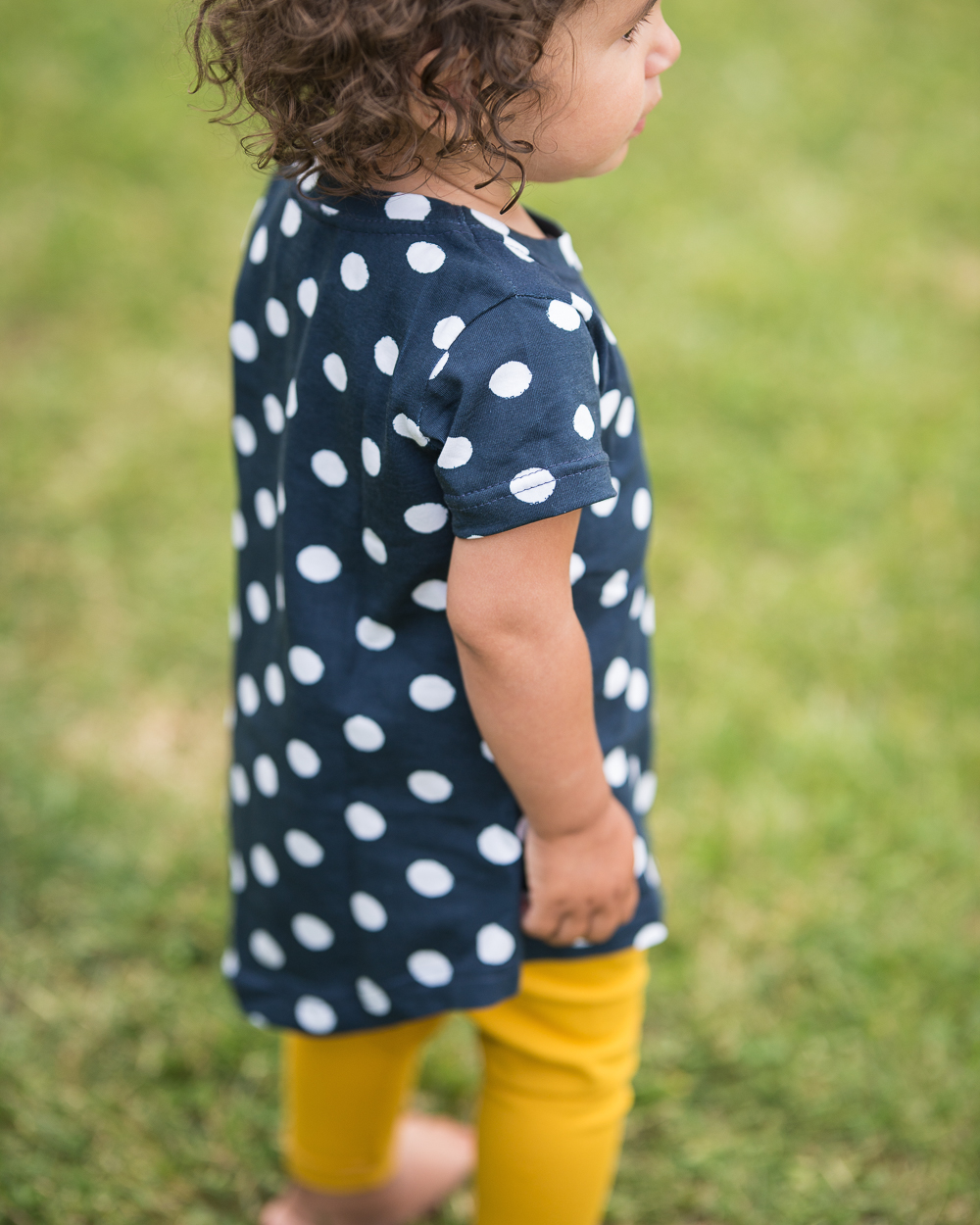 Girl's T-shirt, short sleeve, blue with polka dots