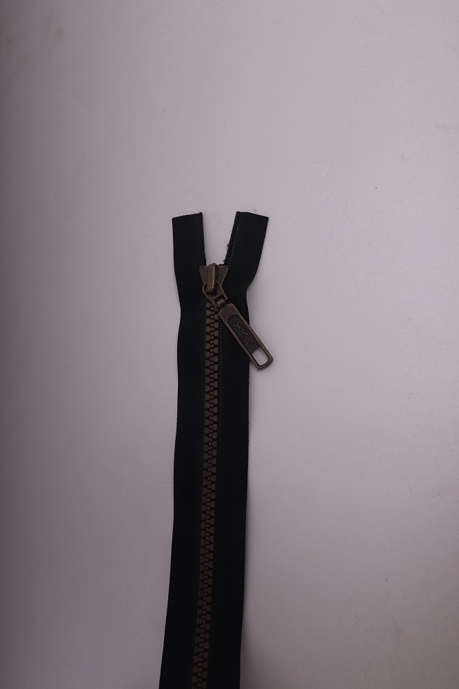 Zip 69cm kostěný, černý+bronz