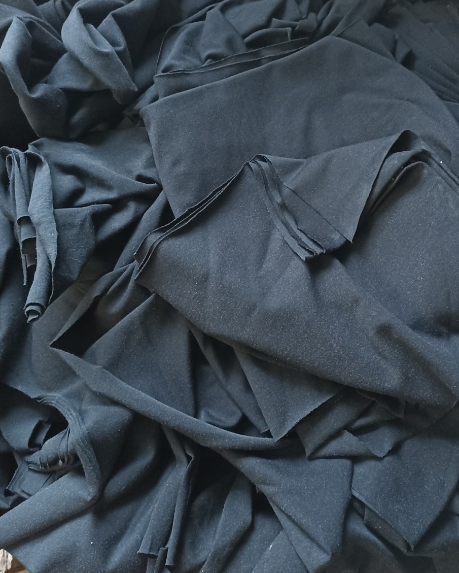 BLACK remnants / OUTFITS (larger) - leggings = stronger cotton knit with elastane 235gr/m2, 1 kg