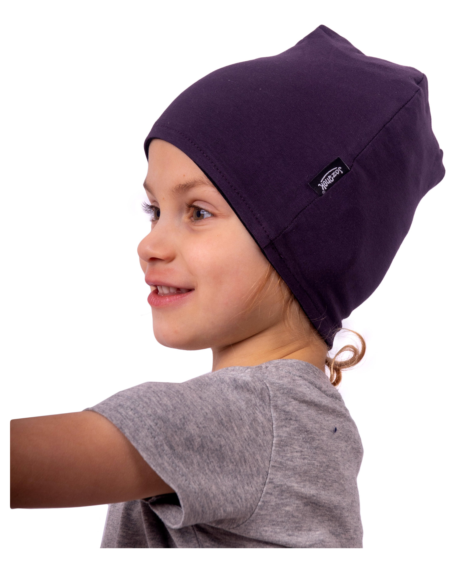 Detská čiapka bavlnená, obuoustranná, čierna + slivkovo fialová