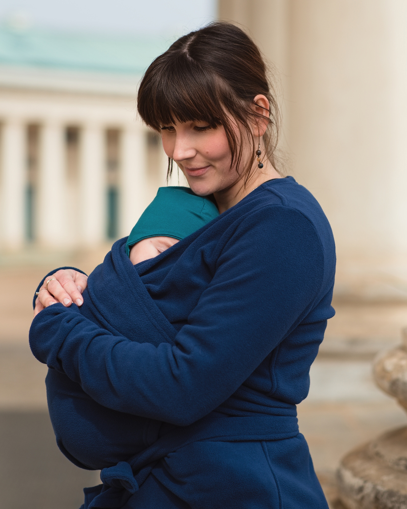 Zavinovací kabátik na nosenie detí a pre tehotné Zina, fleece, tmavomodrý