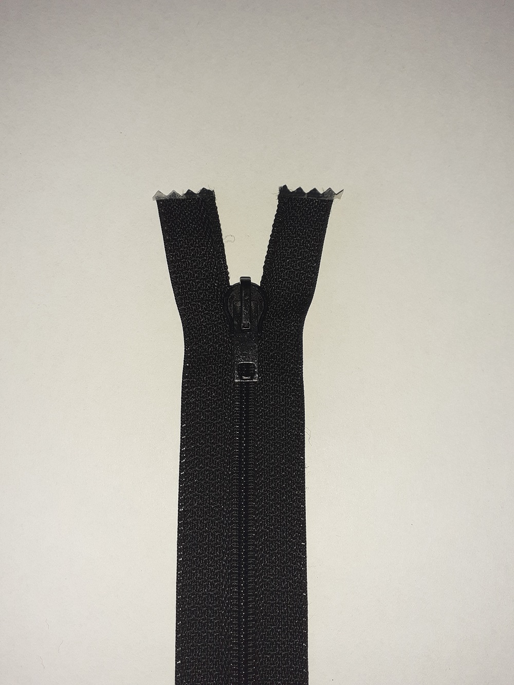 Zipper 65 cm, black