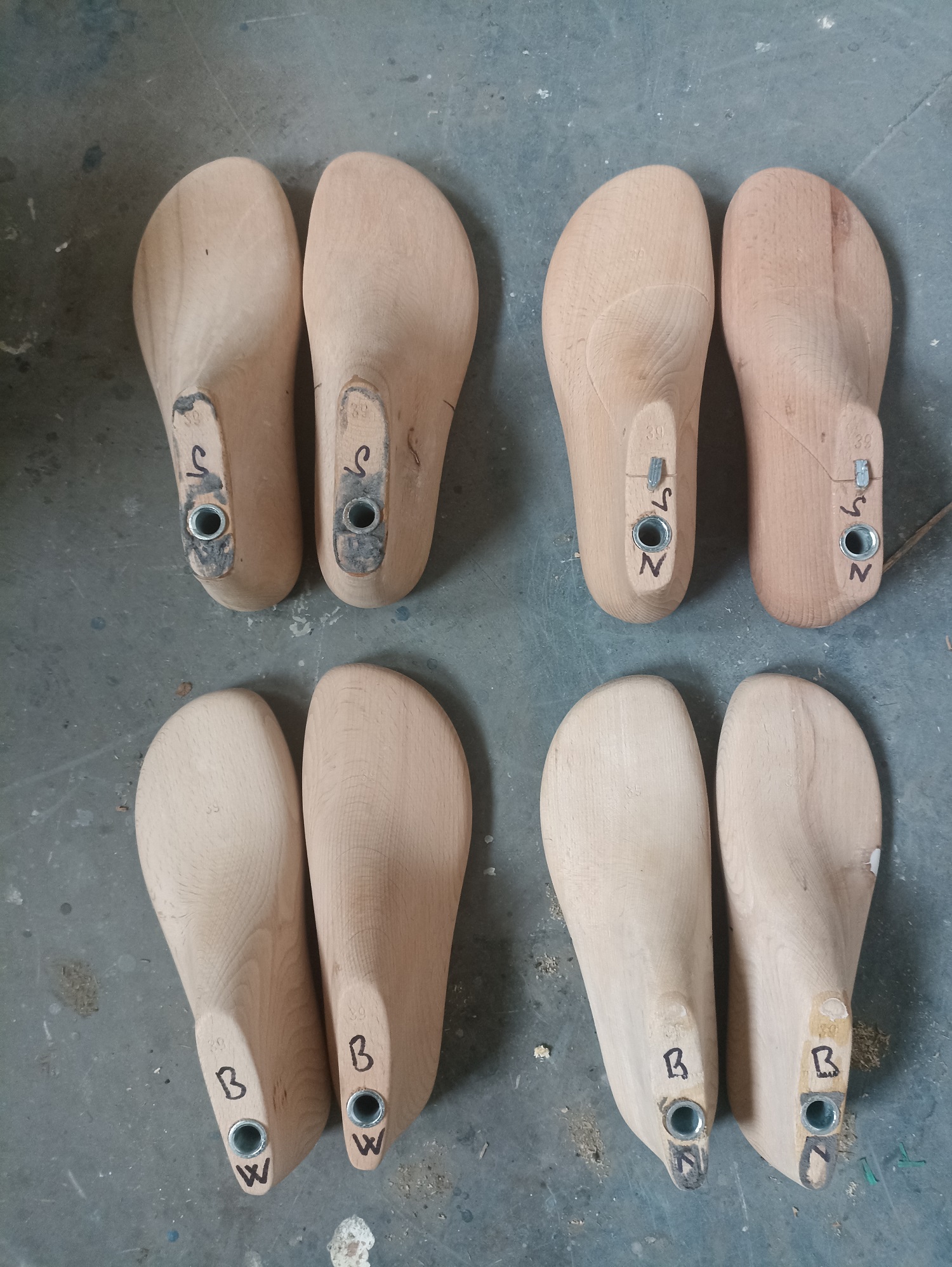 4 sets of women's barefoot hooves in sizes 36-42